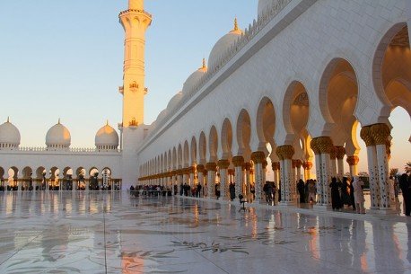 Abu Dhabi Mosque & Warner Bros tour from Dubai