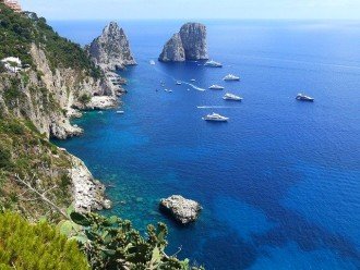L'île de Capri et la grotte bleue de Naples