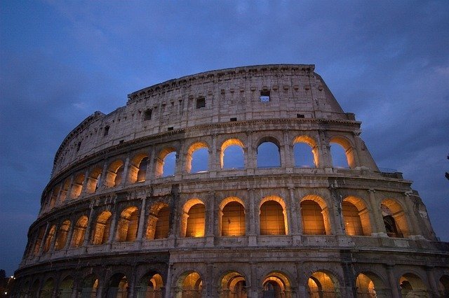 Visite de Rome de nuit avec guide privé (avec chauffeur privé) disponible 3 heures