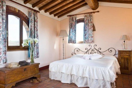 Weekend package of two nights in a farmhouse in San Gimignano up to 2 people, breakfast and dinner included
