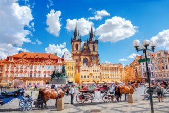 Alla scoperta di Praga: tour a piedi di mezza giornata e biglietto d'ingresso