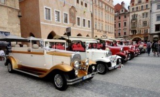 Vintage Car Tour in Prague