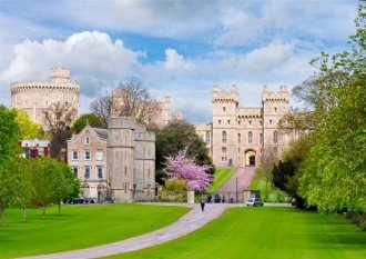 Tour to Windsor Castle, Roman Baths, Pump Room and Stonehenge