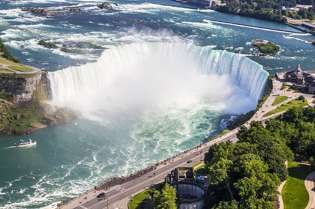 2 Day Tour from New York to Niagara Falls and Shopping in Outlets Stores